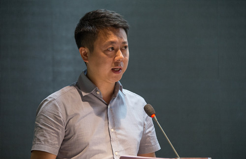 自贡市青年商会会长曾民帆在会上作经验交流_副本.jpg