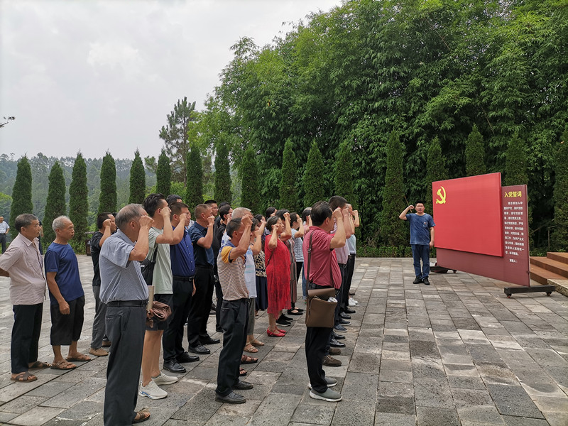 1593596711455491.jpg 卢德铭3.jpg