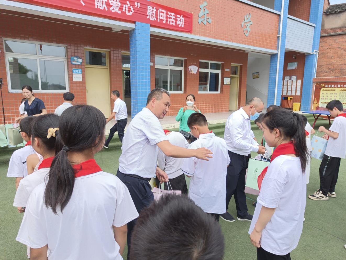 61慰问.jpg